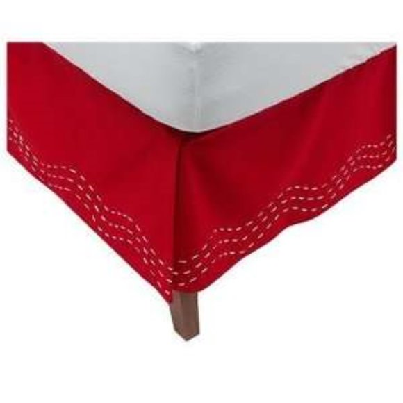new Tommy Hilfiger MOLLY 100% Cotton QUEEN Bedskirt in Red w/ White Ribbon - Picture 2 of 7
